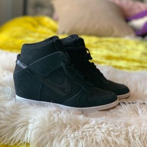 Nike -sky hi essential